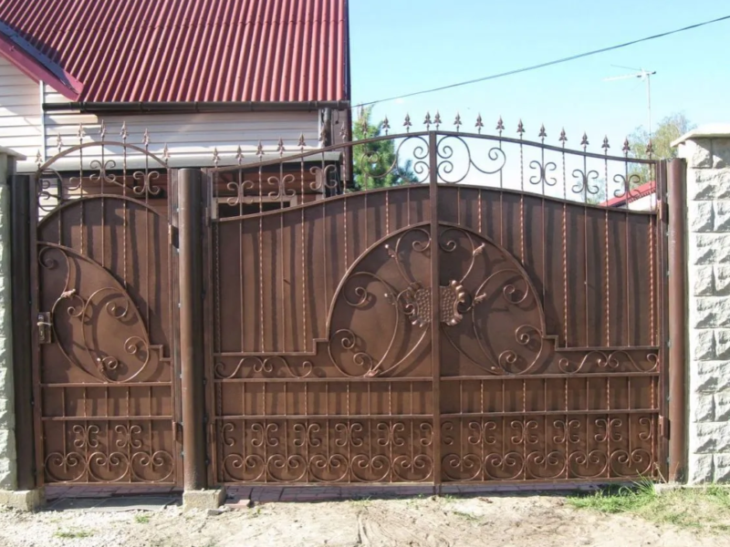 Ворота кованые с калиткой распашные железные Архангельск - Цена 790 руб.